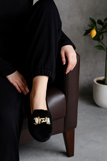 Beyond Women's Black Plush Home Slippers with Stone Accessories Byndvt02