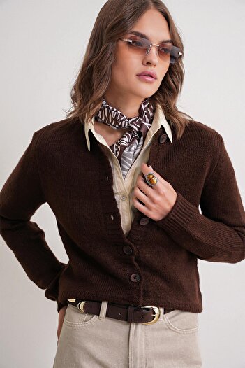 Mixray 6951 Women's Crew Neck Buttoned Knitwear Short Cardigan Brown