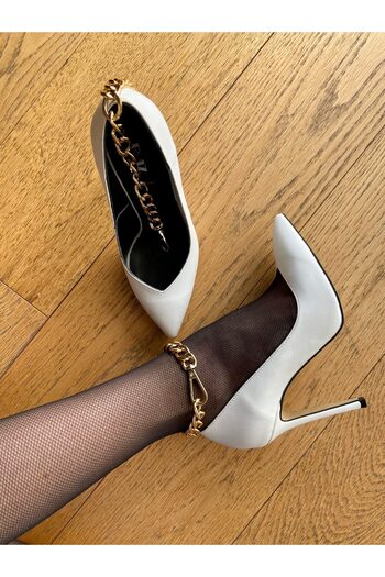 Ruiz V-Cut Shoes