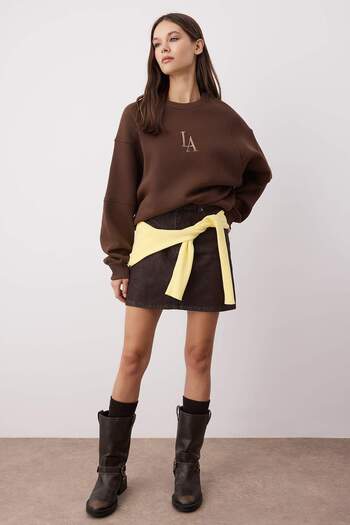 Trendyol Collection Кафяво велосипедно яки Regular Fit с бродерия, дебел, с вътрешна поларна подплата, плетено суитшърт TWOAW24SW00199