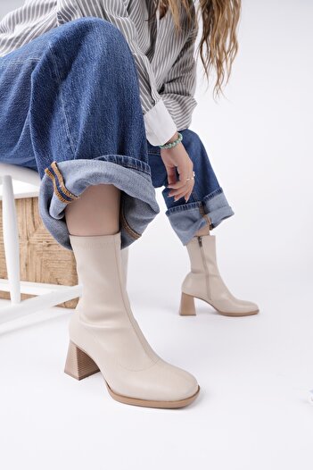 MUGGO Storm Guaranteed Blunt Toe Back Zipper Women's Heeled Boots