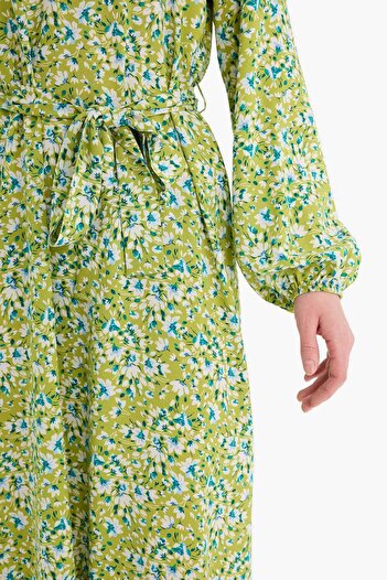 DeFacto Regular Fit Bisiklet Yaka Çiçek Desenli Kuşaklı Uzun Kollu Maxi Elbise D9835AX25SM