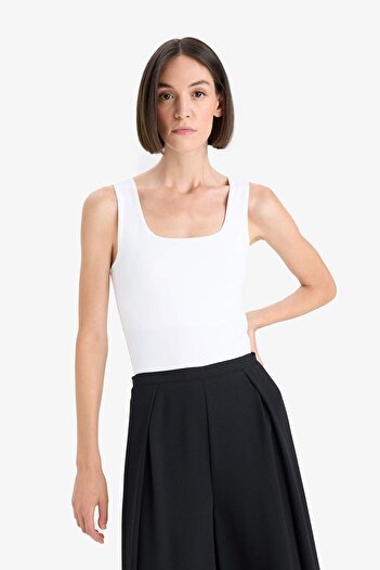 DeFacto Slim Fit Dar Kesim Basic Düz Kare Yaka Atlet C2622AX25AU
