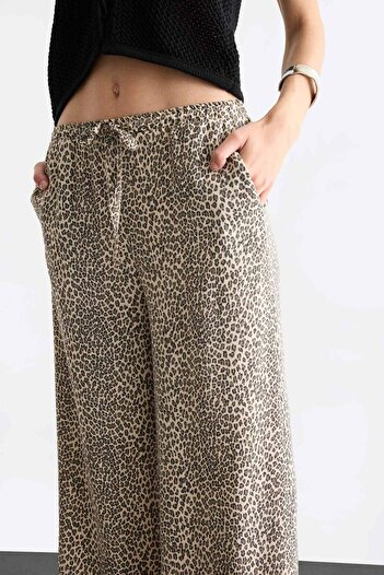 DeFacto Yeni Sezon Esnek Belli Leopar Desenli Cepli Geniş Paça Pantolon