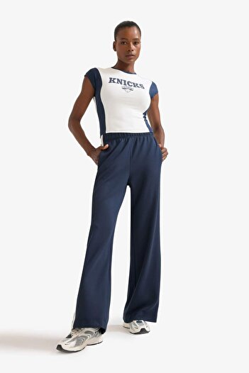 DeFacto DeFactoFit NBA Brooklyn Nets Slim Fit με λαιμόκοψη κοντομάνικο μπλουζάκι E3613AX25SM