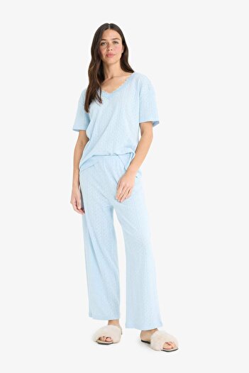 DeFacto Regular Fit Pajama Set Short Sleeve V Neck Top Elastic Waist Long Bottom-Fall in Love E9831Ax25Sm