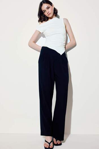 DeFacto Slim Fit Slim Fit Bluse mit schmaler Passform und einer Schulter und Rippenmuster F2453AX25SM