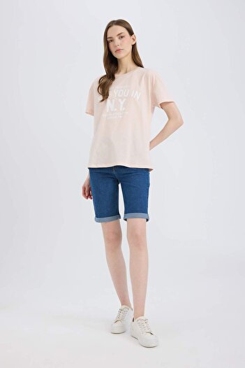 DeFacto Bedrucktes Kurzarm-T-Shirt mit normaler Passform und Rundhalsausschnitt E0720AX25SM