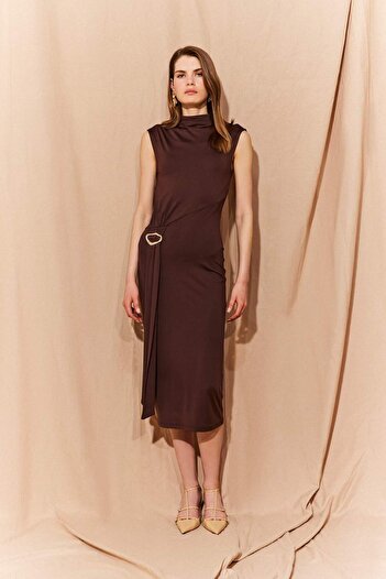 DeFacto Bodycon Bodycon Αμάνικο Midi βραδινό φόρεμα με ζιβάγκο Basic με αγκράφα E8947AX25SP