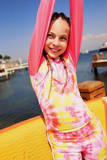 DeFacto Girls' 2-Piece Set Tie-Dye Patterned Long Sleeve Top and Sea Shorts C4191A825Hs