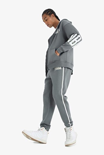 DeFacto DeFactoFit NBA Wordmark Kalın Jogger Eşofman Altı Standart Fit Beli Bağcıklı Cepli D8618AX25SP