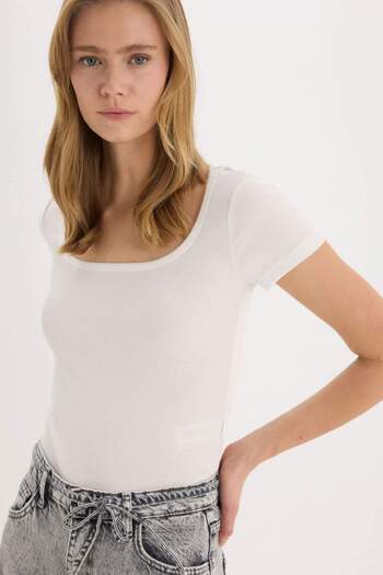 DeFacto Slim Fit Tight-Fitting Round Neck Basic Plain Ribbed Camisole Short Sleeve Snap T-Shirt E6579Ax25Sp
