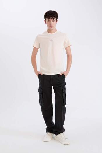DeFacto 100 % Baumwolle Slim Fit Tailliert Rundhals Druck Kurzarm-T-Shirt D5565AX25SP