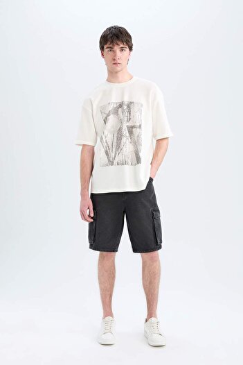 DeFacto 100 % Baumwolle, kastenförmiger Schnitt, bedrucktes Kurzarm-T-Shirt mit Rundhalsausschnitt D5865AX25SP