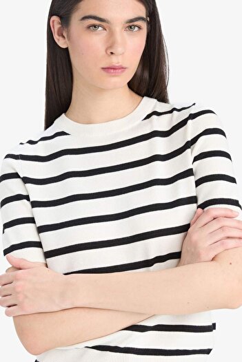 DeFacto Regular Fit Crew Neck Striped Short Sleeve Knitwear Sweater D6271Ax25Sm