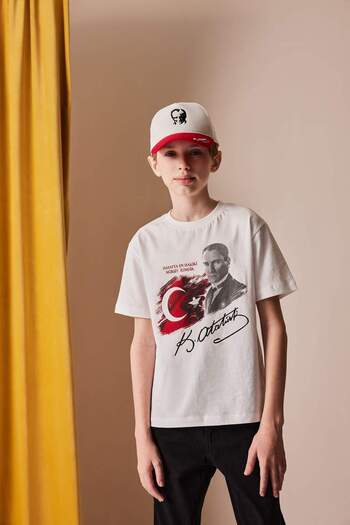 DeFacto Kurzarm-T-Shirt mit Rundhalsausschnitt und Atatürk-Aufdruck für Jungen E0812a825sm