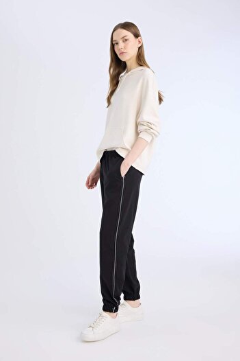 DeFacto Black Jogger Sweatpants with Pockets, Flexible Waist, Lace-Up, Narrow Leg, Long Length E5976Ax25Sp