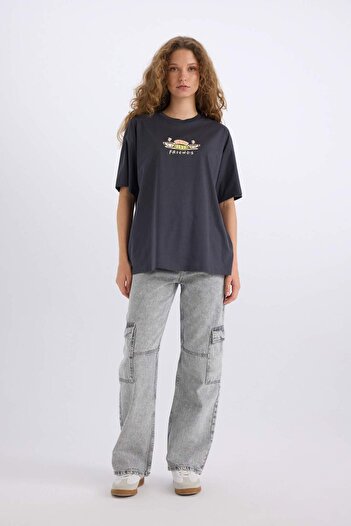 DeFacto Sömestr Friends Oversize Wide Fit Crew λαιμόκοψη με στάμπα κοντομάνικο μπλουζάκι D9152AX25SM