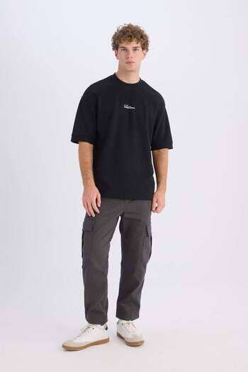 DeFacto Bedrucktes, kurzärmliges T-Shirt aus schwerem Stoff mit lockerer Passform und Rundhalsausschnitt D5496AX25SP