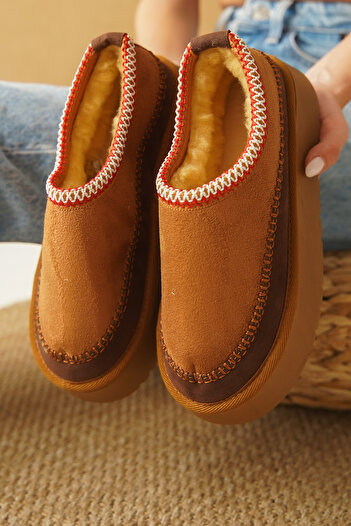 Capone Outfitters Thick Sole Women's Indoor Slippers with Round Toe and Fur Saddles