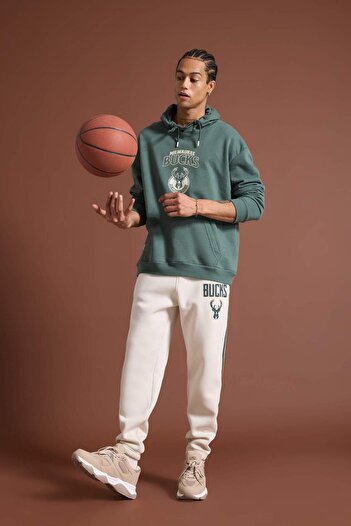DeFacto NBA Milwaukee Bucks Boxy Fit Kapuzenpullover – Kängurutasche, dick D3246ax24wn