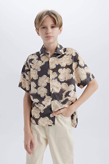 DeFacto Erkek Çocuk Oversize Geniş Kalıp Polo Yaka Viskon Desenli Kısa Kollu Gömlek D7763A825SM