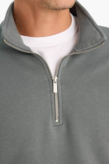 DeFacto Comfort Regular Fit Άνετη εφαρμογή με φερμουάρ Σταντ γιακά Basic μασίφ φούτερ X7405AZ24AU