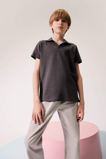 DeFacto Jungen-Polo-T-Shirt mit Apash-Ausschnitt und kurzen Ärmeln D7755A825SM
