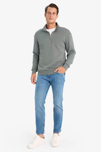 DeFacto Comfort Regular Fit Άνετη εφαρμογή με φερμουάρ Σταντ γιακά Basic μασίφ φούτερ X7405AZ24AU