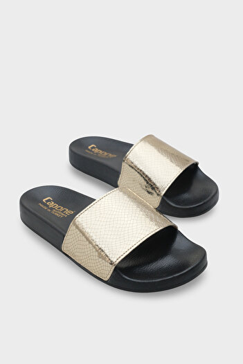 Capone Outfitters Women's slippers