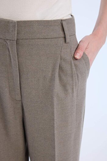 DeFacto Wide Leg Kışlık Pantolon Yüksek Bel Geniş Düz Paça Pensli Flanel E6115AX24WN