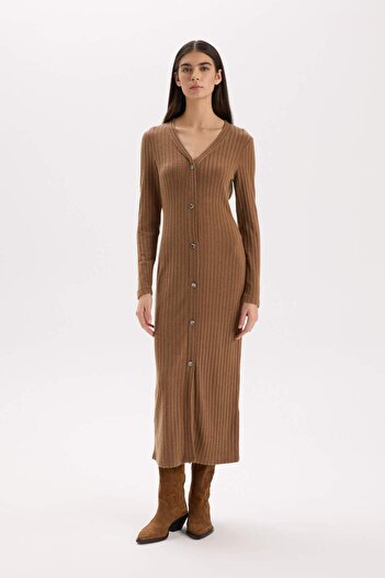 DeFacto Bodycon Vücudu Saran Basic Düz V Yaka Düğmeli Fitilli Kaşkorse Midi Uzun Kollu Elbise B3261AX24WN