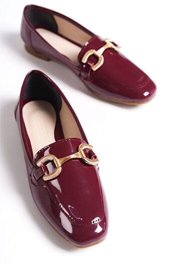 Capone Outfitters Women's Loafer with Front Buckle Accessory
