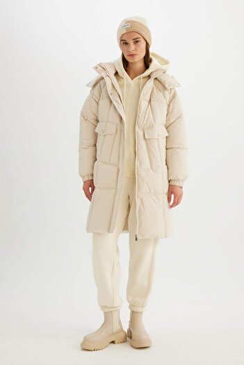 DeFacto Wasserdichte, lange, aufblasbare Jacke mit Kapuze, gesteppt, mit Reißverschluss und Druckknopftaschen C9526AX24WN