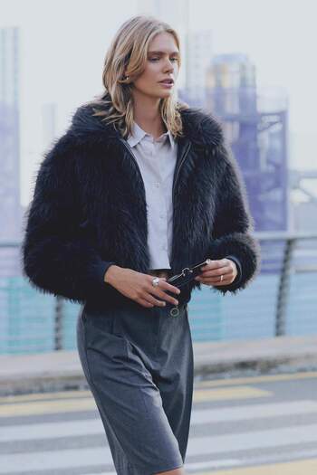 DeFacto Faux Fur Plush Coat Wide Collar Zippered B2442Ax24Wn