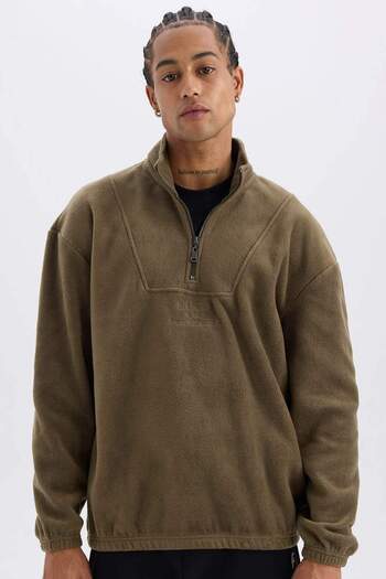 DeFacto Comfortable Stand Collar Printed Fleece Sweatshirt - Comfort Regular Fit C7795Ax24Au