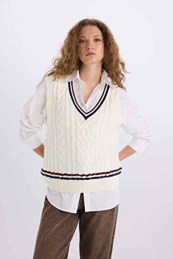DeFacto Regular Fit V Yaka Saç Örgü Desenli Triko Süveter D9517AX24WN