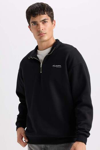 DeFacto Boxy Fit Stehkragen-Sweatshirt mit halbem Reißverschluss und Aufdruck D2694AX24AU