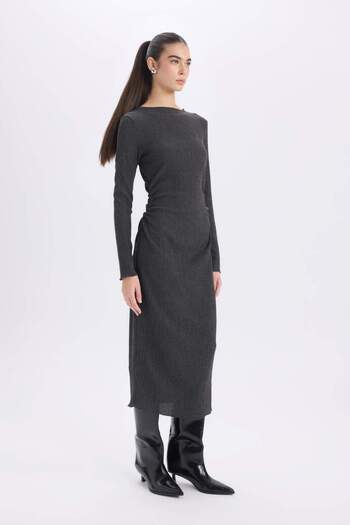 DeFacto Bodycon Vücudu Saran Yarım Balıkçı Yaka Basic Düz Bürümcük Uzun Kollu Midi Elbise D8643AX24AU