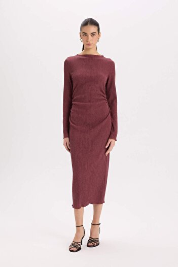 DeFacto Bodycon Vücudu Saran Yarım Balıkçı Yaka Basic Düz Bürümcük Uzun Kollu Midi Bordo Elbise D8643AX24AU