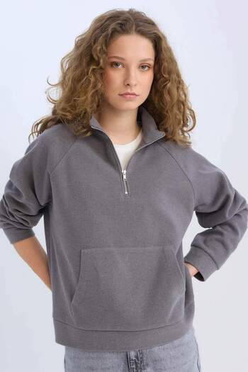 DeFacto Oversize Wide Fit Basic Plain Kangaroo Pocket Zippered Polo Neck Sweatshirt E0741Ax24Wn