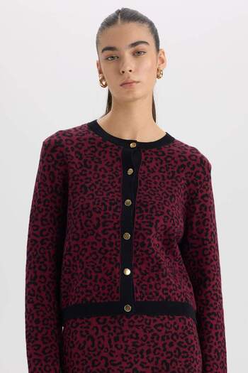 DeFacto Regular Fit Crew Neck Leopard Pattern Buttoned Knitwear Cardigan D8510Ax24Wn