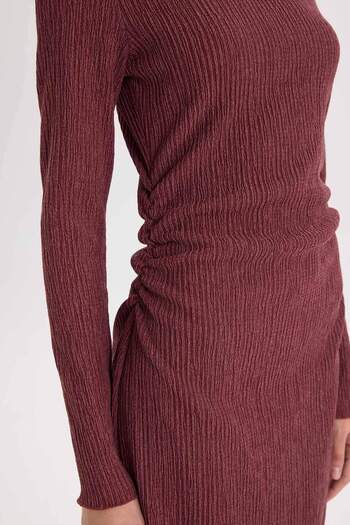 DeFacto Bodycon Vücudu Saran Yarım Balıkçı Yaka Basic Düz Bürümcük Uzun Kollu Midi Bordo Elbise D8643AX24AU