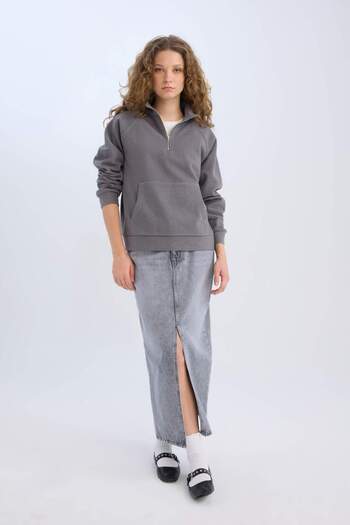 DeFacto Oversize Wide Fit Basic Plain Kangaroo Pocket Zippered Polo Neck Sweatshirt E0741Ax24Wn
