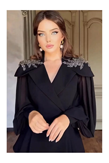 MODA Özel tasarım omuzları taş işlemli siyah beyaz renkleri mevcut çok zarif ve şık uzun elbise