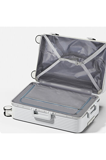 ETG 20in Front Pocket Carry-On: PC Hardside, Spinner Wheels, Cup/Phone Holder, USB Port