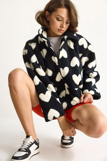Bianco Lucci Women's Heart-Shaped Stand Collar Pocket Detailed Lined Oversize Plush Coat 25346 60283526