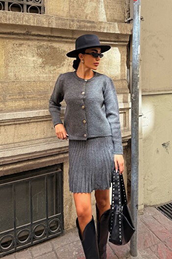 bacc Women's grey crew neck cardigan and pleated skirt knit set bcdf-25a2031