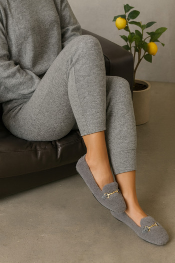 Beyond Women's Gray Buckle Plush Home Slippers Byndvt03