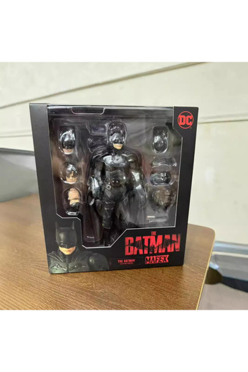 BANDAI with box 2024 Mafex Batman 6-Inch Action Figure Mobile Doll Robert Pattinson Version Collectible Toy